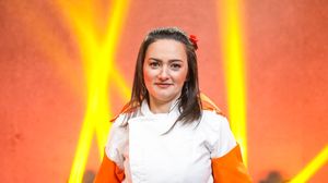 Cine este Mihaela Bărbosu, de la Chefi la cuțite 2023, sezonul 12. Concurenta face parte din echipa portocalie a lui chef Sorin Bontea