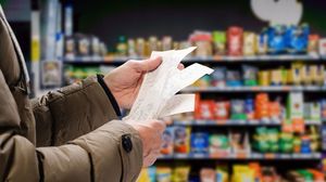 Ce categorii de români vor primi bani pentru cumpărături înainte de sărbători