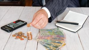 Cresc taxele și impozitele în 2023