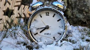 Ora de iarnă 2023: Impactul schimbării orei asupra sănătății și a stării de spirit. Vezi cum poți face față trecerii mai ușor