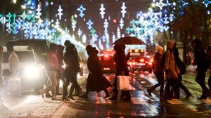 Când se aprind luminițele de Crăciun în București în 2023. Vezi data la care orașul va căpăta atmosfera de sărbătoare