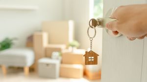 Intrare în casă nouă