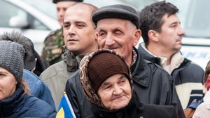 Oameni, la Parada de 1 decembrie din București