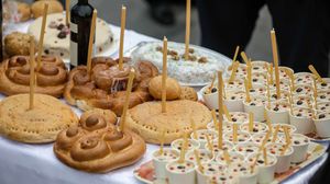 Colaci, vin și colivă la Veșnica Pomenire