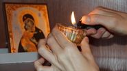Credincios, aprinde o lumânare