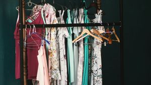 Cum să îți creezi ținuta perfectă în această primăvară? Culorile și piesele vestimentare cu care sigur nu vei da greș