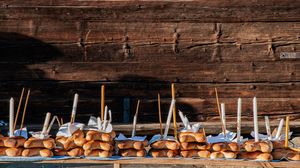 Colaci și lumânări pentru pomană