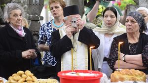 coliva, preot, lume, parastas