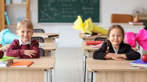 elevi in banci, prescolari