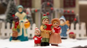 De când se pot asculta colindele de Crăciun. Un preot ortodox vine cu răspunsul