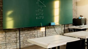 Bursele de merit vor fi reduse ca număr