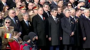 Klaus Iohannis a fost inconjurat de politicieni