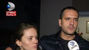 Madalin Ionescu si Cristina Siscanu, la putin timp dupa ce au descoperit dezastrul din casa, extrem de afectati de cele intamplate