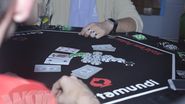 In camera de recreere artistii joaca poker