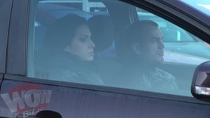 Pe drum, cei doi nu comunica aproape deloc