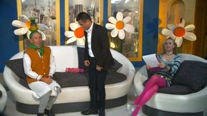 Leana e invitata in emisiunea Urinelei si incearca sa o imite pe Iulia Albu