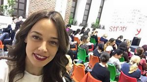 Andreea Raicu, inaintea unui seminar organizat de ea, unde taxa de participare a fost de 60 de lei