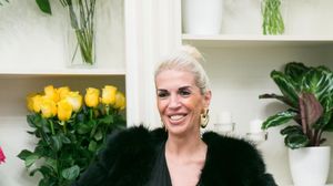 Asa arata cerceii supradimensionati realizati de Marijuana si cumparati de Raluca Badulescu