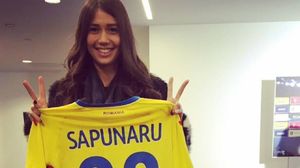 Maria Iordanescu e fericita ca a primit tricoul lui Cristi Sapunaru