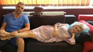 Intr-o pauza de filmare, Temisan i-a facut Andreei masaj de relaxare, la picioare