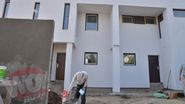 Andreea si Keo si-au construit de la inceput vila stil duplex, cu doua intrari