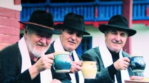 Stefan Iordache, Nelu Ploiesteanu si Gheorghe Dinica, in carciuma "Sarpele Rosu"