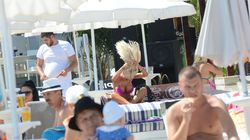 La stanga femei, te uiti fara sa vrei, la dreapta femei, pe astea chiar le vrei?! Litoralul romanesc luat cu asalt de fetele teribile: Loredana Chivu, Simona Trasca si Flore Salalidis in... actiune