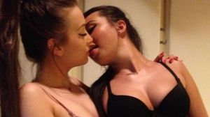 Lisa si Isa s-au sarutat provocator