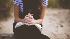 Rugăciune datorii. Scapă de griji și datorii financiare 