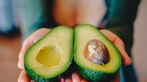 Avocado. Cum păstrezi fructul intact zile întregi
