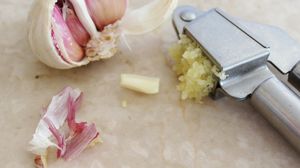 Când e interzis să mănânci usturoi. Contraindicațiile usturoiului