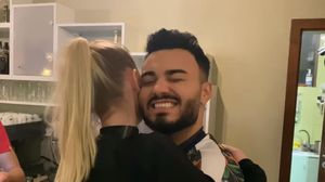 Jador are o nouă iubită! Cine este tânăra cu care s-a pupat în public