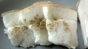 Slănină afumată, un adevărat pericol pentru sănătate! Ce spun medicii