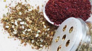 Sumac, condimentul acrisor cu proprietati miraculoase. Ce este si cum se foloseste