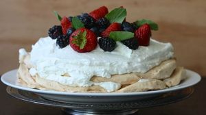 Prajitura Pavlova. Rețeta fancy pentru un weekend special acasă