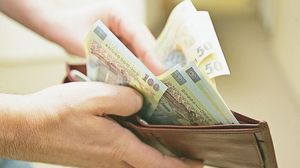 Vești proaste pentru români! Apar primele tăieri de salarii. Ce categorie de bugetari este vizată