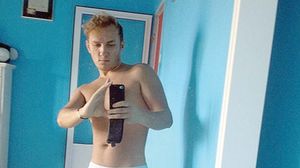 Mihai Traistariu face bani din poze nud. Ca artist, nu din muzica