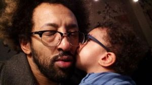 Kamara trece prin clipe grele. Este vorba de Leon. Ce se întâmplă în aceste momente cu fiul artistului?