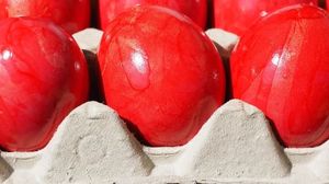 Ouă de Paște vopsite cu coji de ceapă