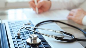 Șapte cadre medicale de la Buzău cu coronavirus, transferate 