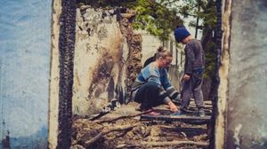 El este Gabriel, băiatul care a plâns după ce adidașii cei noi i-au ars într-un incendiu! Imagini copleșitoare