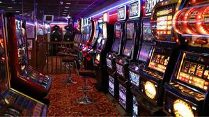 Păcănelele scindează țara. Ce se ascunde în spatele jocurilor de noroc