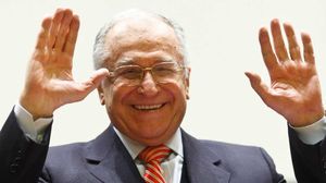 Casa lui Ion Iliescu, luată cu asalt. S-a trezit cu mineri și coroane la ușă