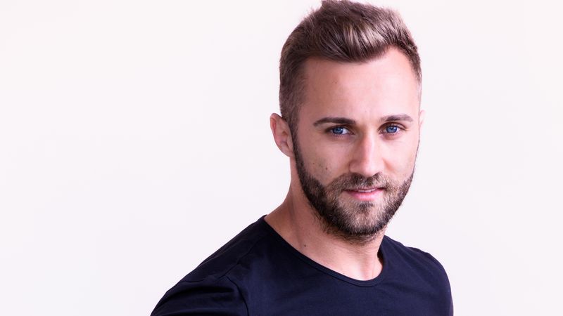 Află: Cine este Cosmin Stanciu