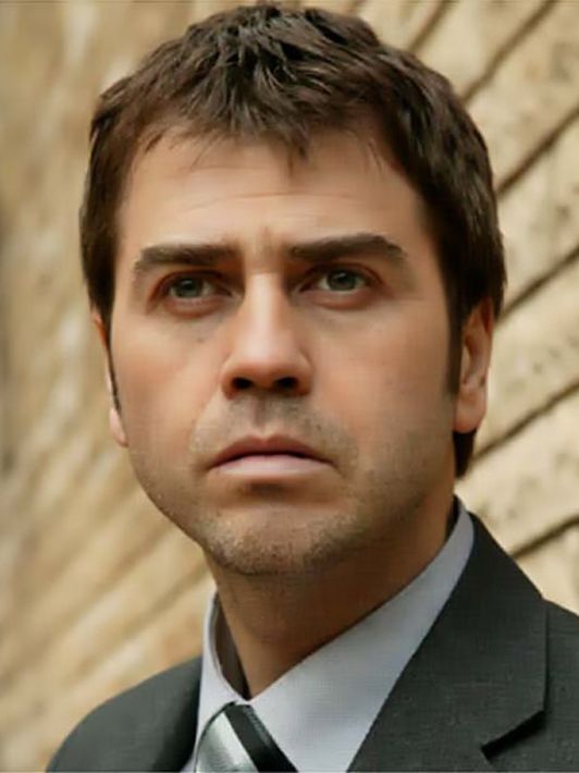 Hazar Din Serialul Hercai Traieste O Frumoasa Poveste De Dragoste Cu 