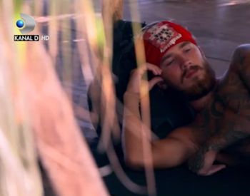 Motivul pentru care Sebastian nu a participat la petrecerea organizată pe plajă. A stat singur în camp, în timp ce Faimoșii se distrau: „Am ales calea insulei pentru că...”