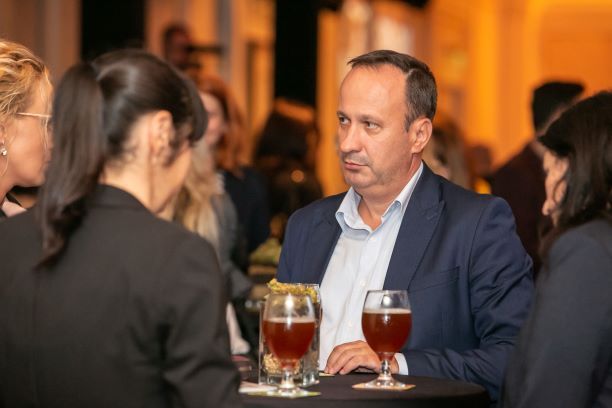 cine e adrian caciu ministerul finantelor 