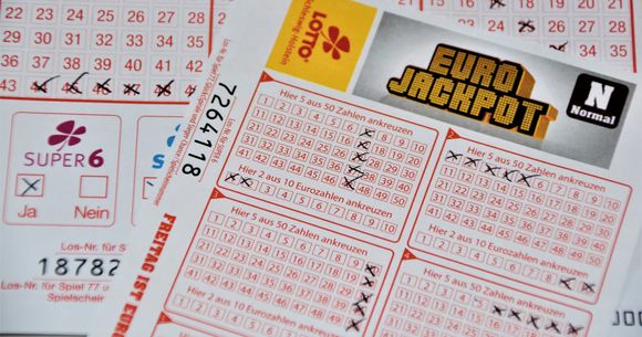 9 numere pe care să joci la Loto 6 din 49 la extragerile de iarnă 