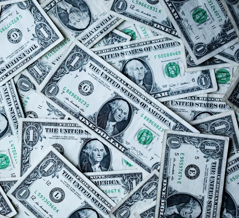 Iată cotațiile valutare pentru euro, dolar, lira sterlină și gramul de aur! Curs valutar BNR 14 august 2023