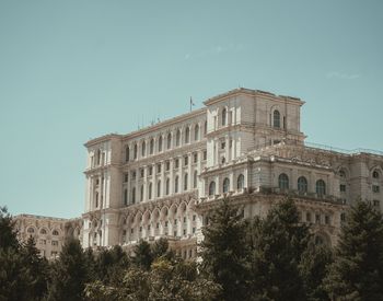 Data la care vor avea loc alegerile locale &icirc;n 2024: Culisele disputei politice &icirc;n privința calendarului electoral rom&acirc;nesc